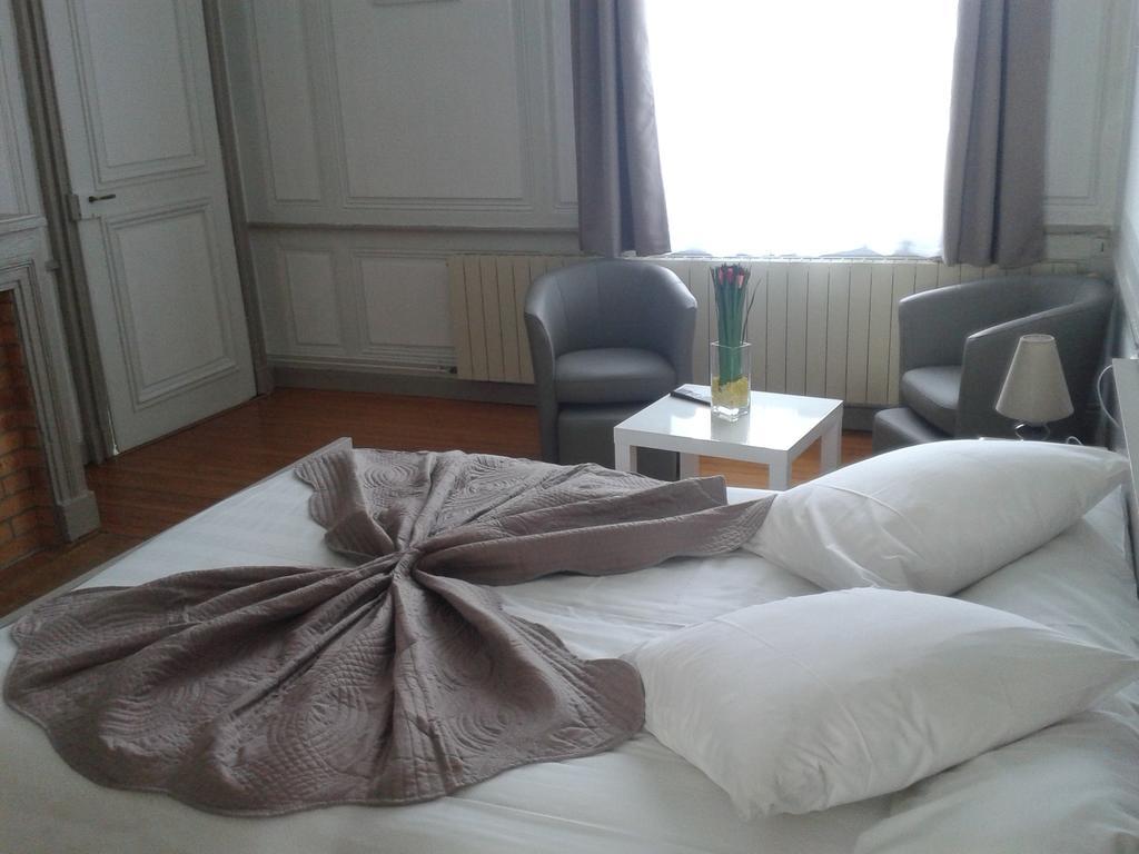 Le Chateau De Buchy Room photo