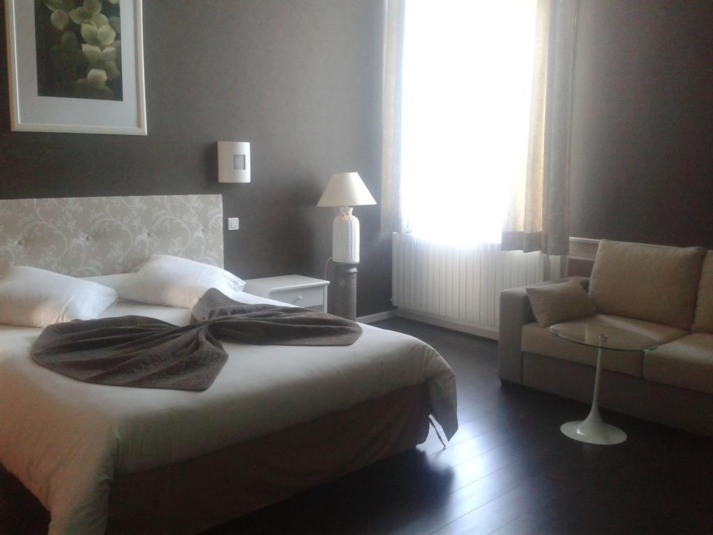 Le Chateau De Buchy Room photo